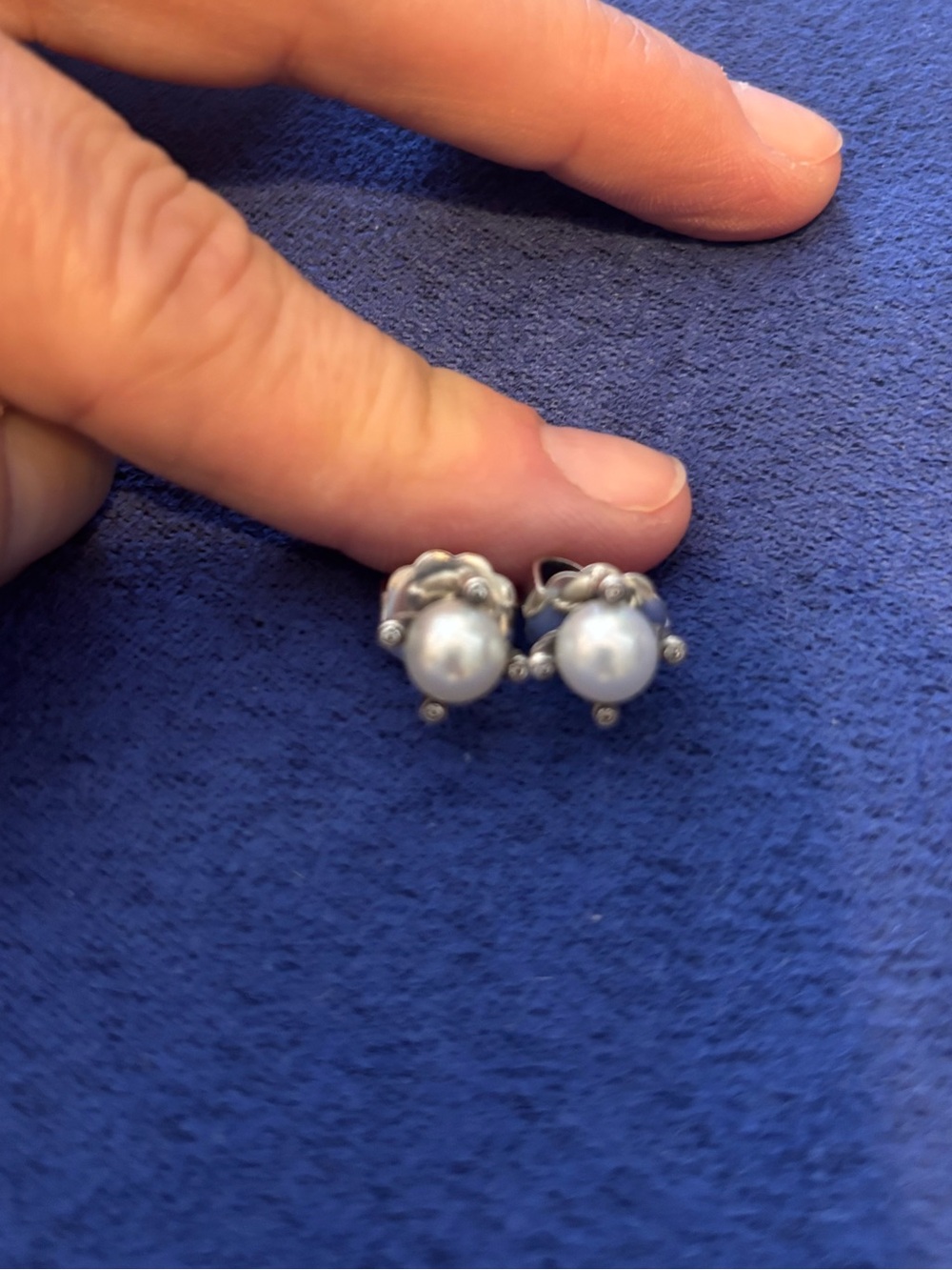 David Yurman Pearl and Diamond Earring - Picture 3 of 4